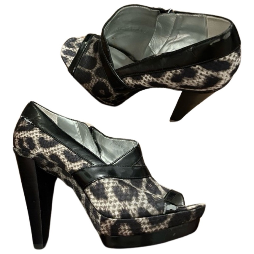 CARLOS BY CARLOS SANTANA Peep Toe Leopard Animal Print Booties size 7.5